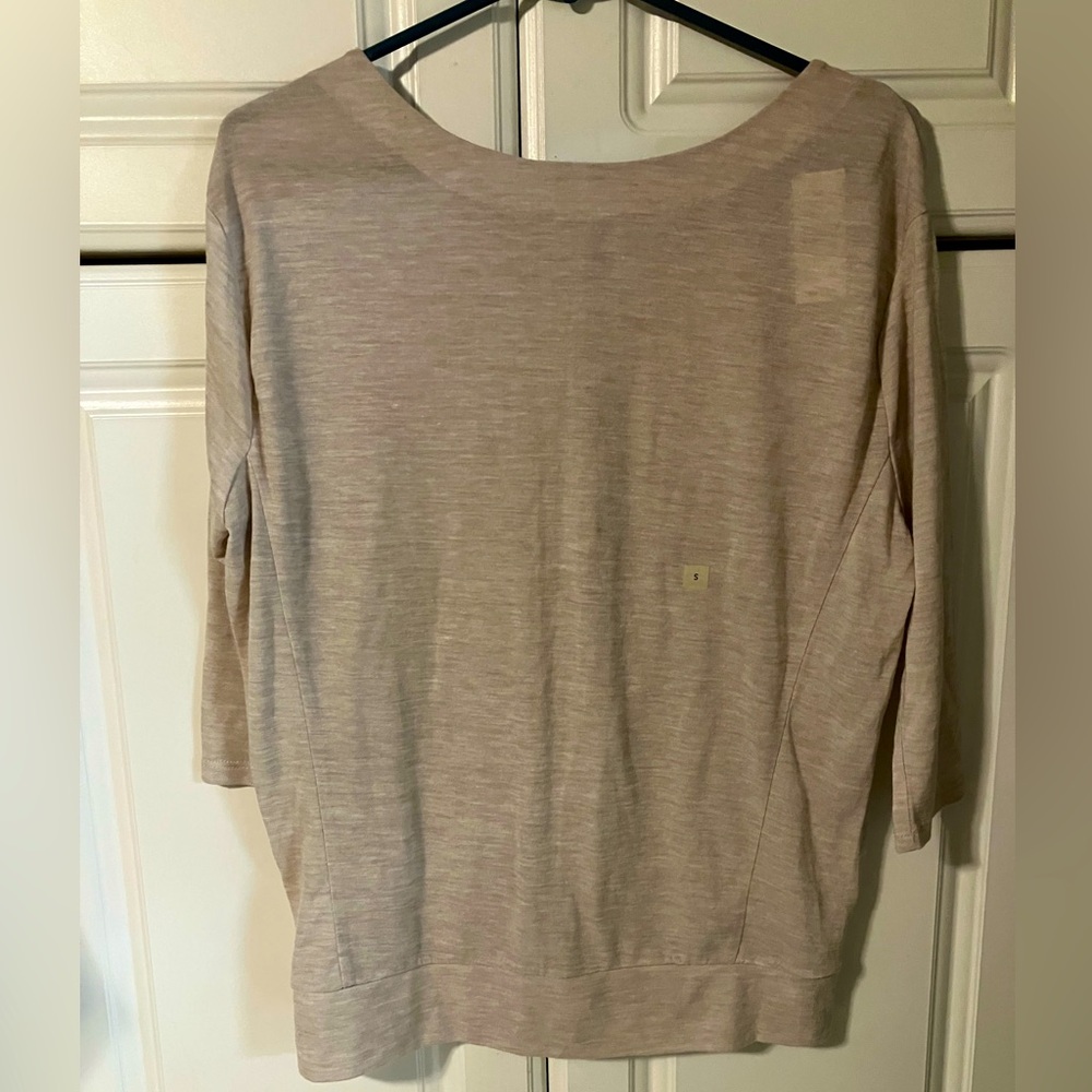 Loft lightweight sweater with 3/4 sleeves and hook and eye closures in back